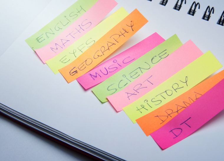 Postit notes with school subjects listed