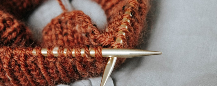 Knitting needles and wool